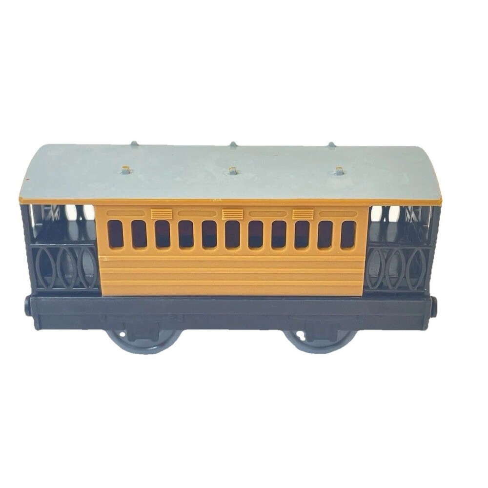 Thomas & Friends Trackmaster Henrietta Coach Car TOMY 2002